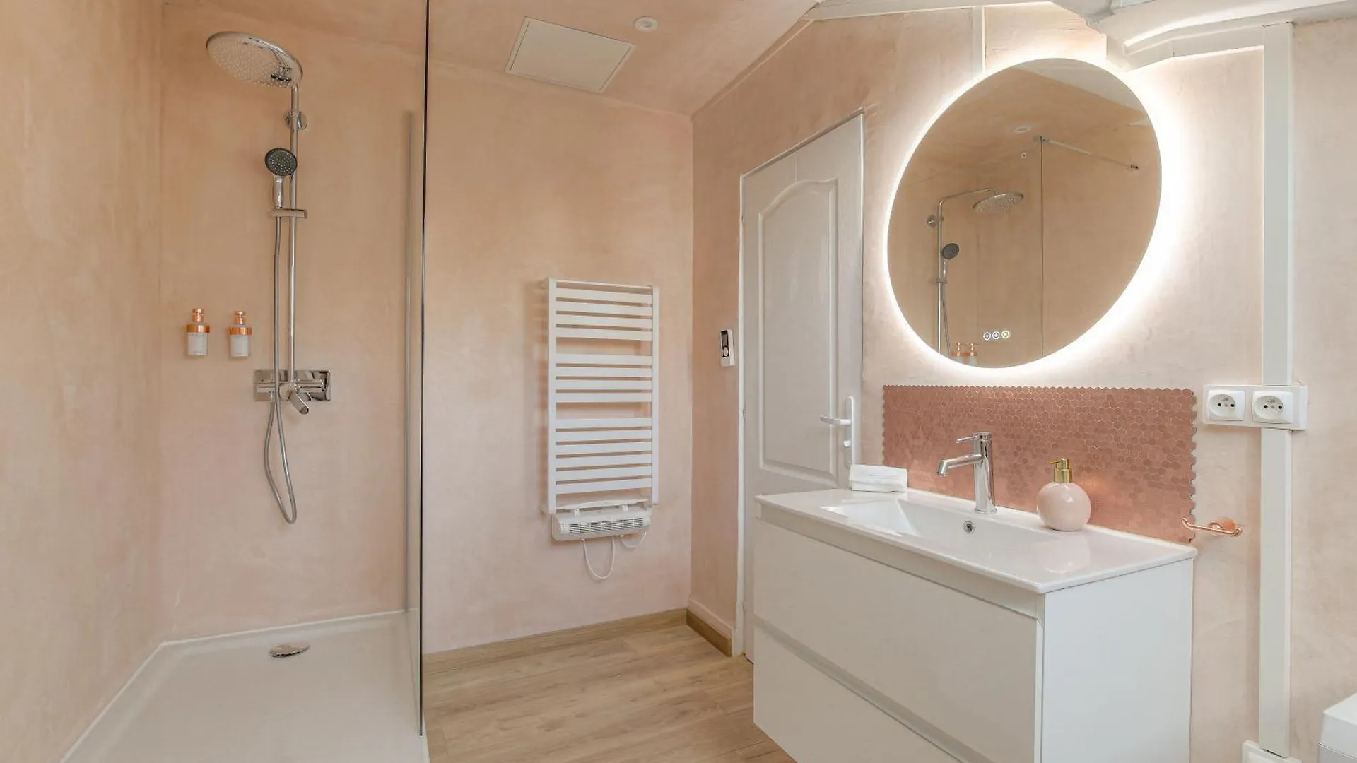 アパート Ideal Pro & Couples - Calme- Dernier Etage - Cite Des Affaires サン・テティエンヌ